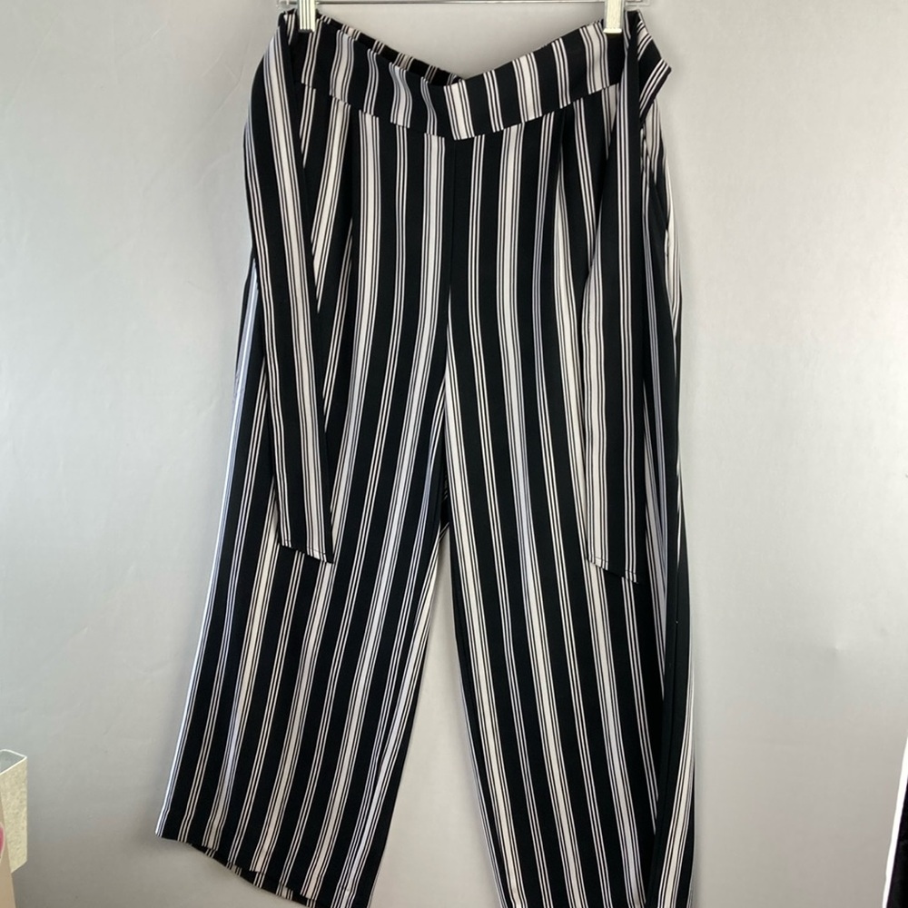 Time and Tru black and white palazzo pants size small